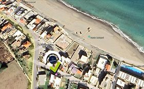 Floral Beach Apt With Lux Extras & Special Treats