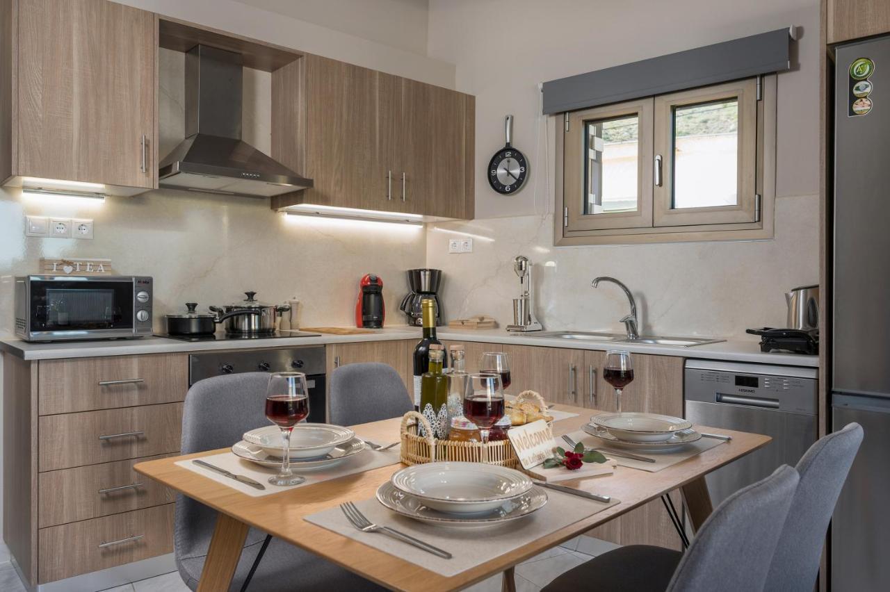 Floral Beach Apt With Lux Extras & Special Treats Kolymbari Exterior photo